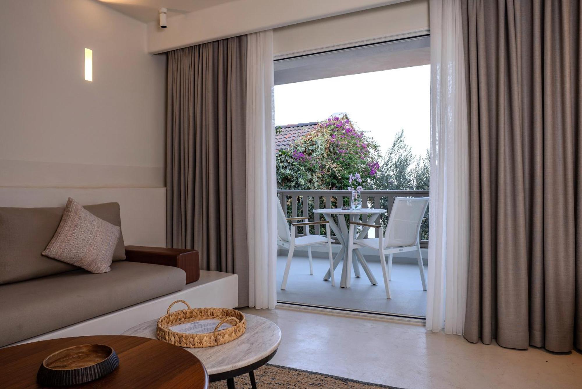 Pilos Suites Turunç Esterno foto